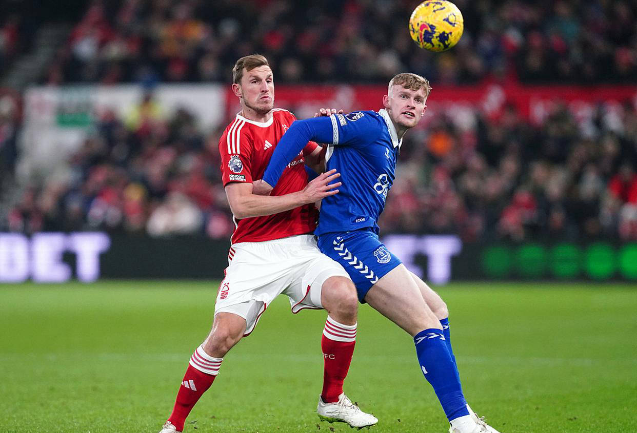 亚冠赛后再迎强敌；曼联状态回暖；主帅态度：质疑声仍在；心理建设被强调的简单介绍